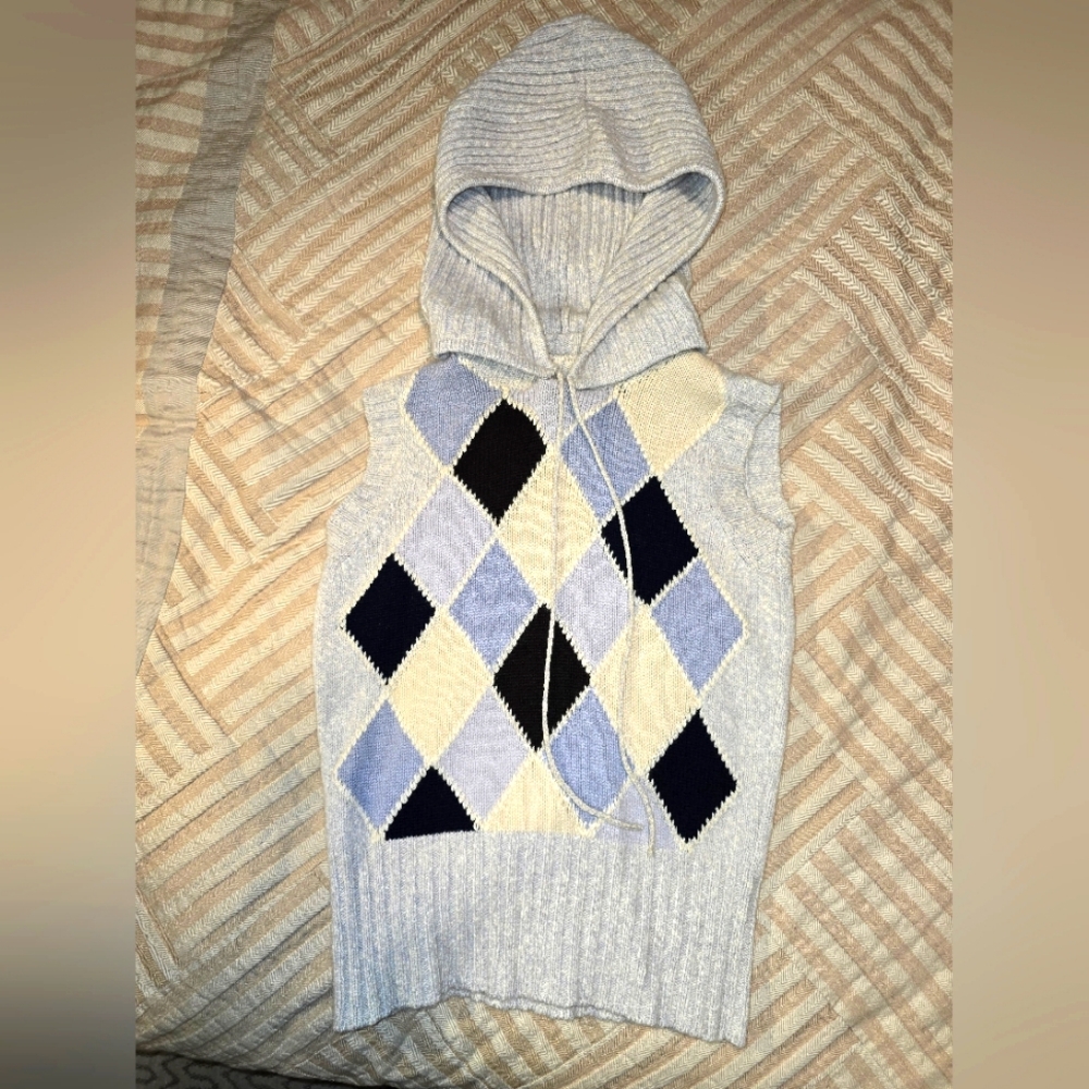 Lorena Antoniazzi woman's kashmir west with attached hood